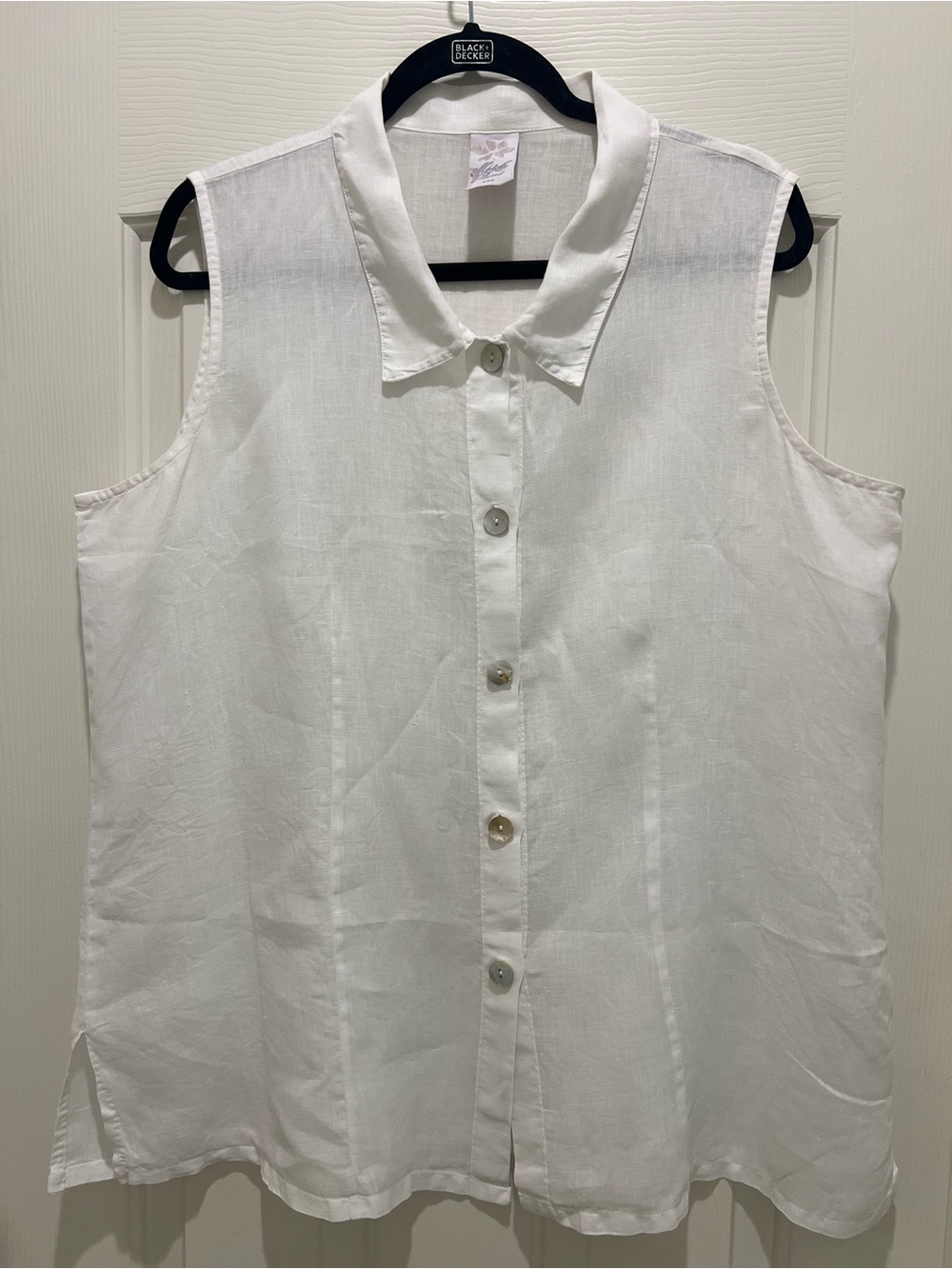 Sleeveless White Button-Front Linen Blouse - Picture 2 of 4